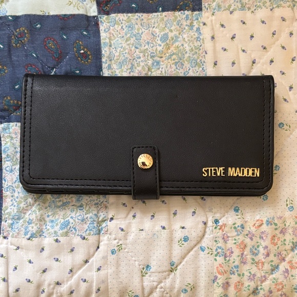Steve Madden Handbags - Steve Madden Black Wallet